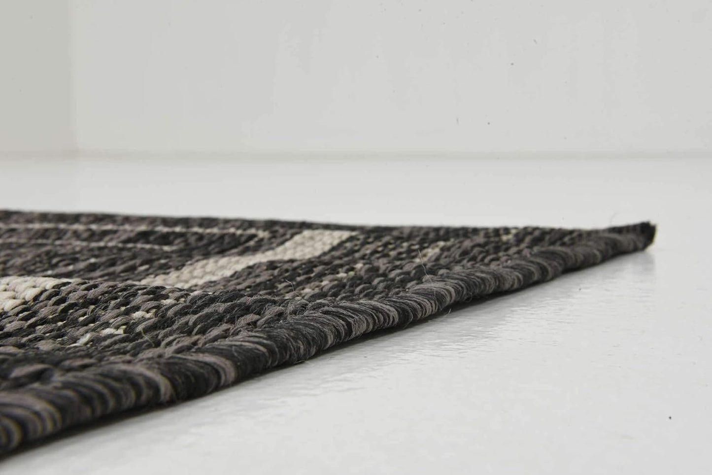 Unique Loom Outdoor Border Collection Area Rug - Soft Border (2' x 6' 1" Runner, Black/ Ivory)