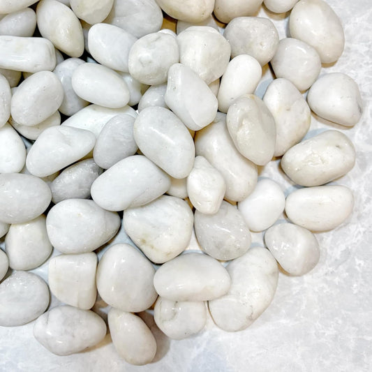 2lbs River Rocks, 1-2Inch Decorative Ornamental Natural Pebbles for Garden Couryard Landscaping Stones, Gravel Filler for Fish Tank,Vases,Home Decor,Aquariums,Animal Habitat, White