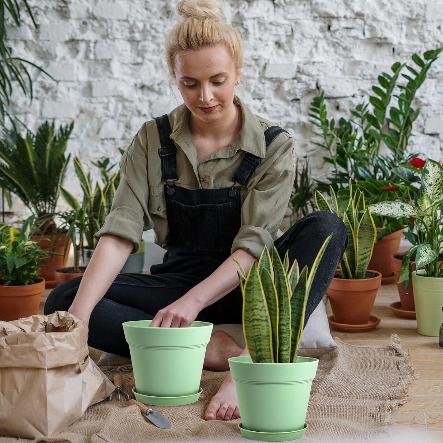 WOUSIWER 16 Pack 6 inch Plastic Planters, Plastic Indoor Planter Flower Pots, Heavy Duty and Stylish 6 Inch Plant Pots for Indoor Plants with Drainage Holes and Tray for Plants Flowers, Green