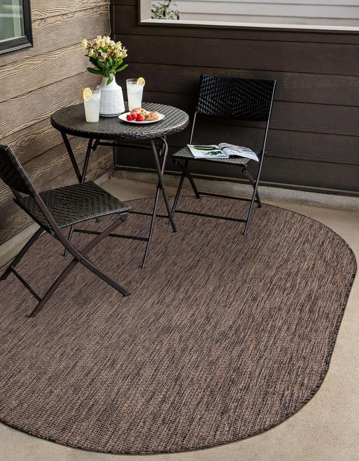 Unique Loom Outdoor Solid Collection Area Rug (4' 1" x 6' 1" Oval Light Brown/Ivory)