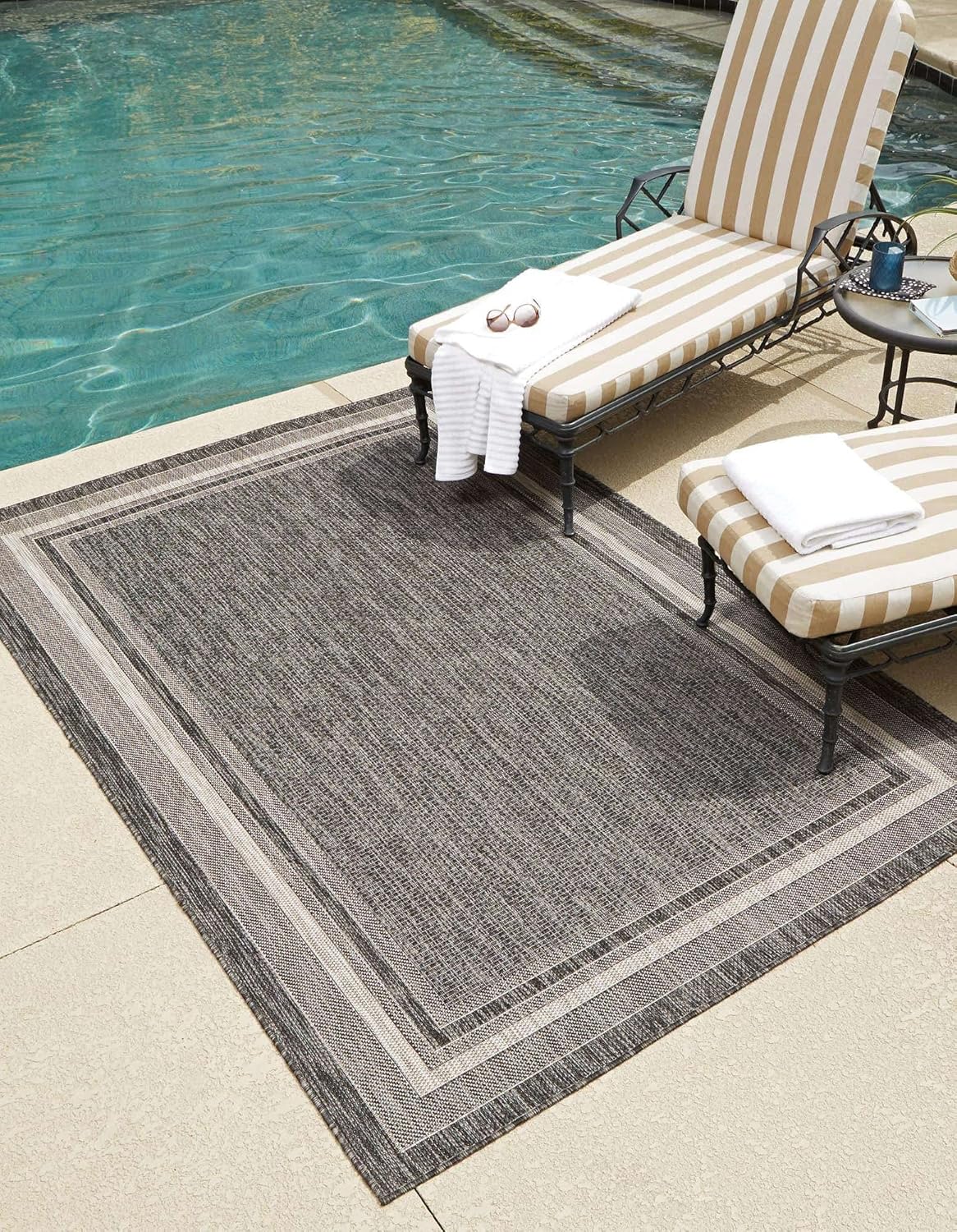 Unique Loom Outdoor Border Collection Area Rug - Soft Border (5' 3" x 7' 1" Rectangle Black/Ivory)