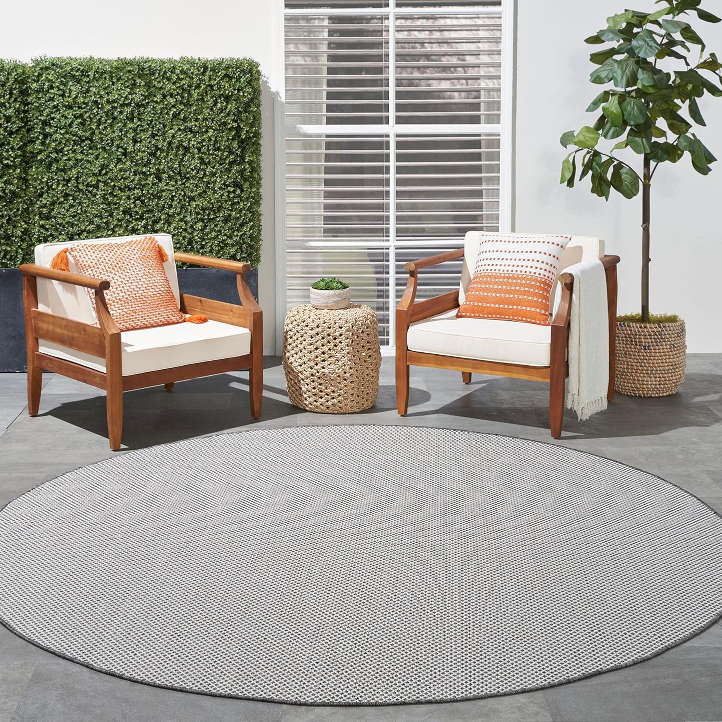 Nourison Home Courtyard 8' x Round Ivory Charcoal Fabric Modern Area Rug (8' Round)